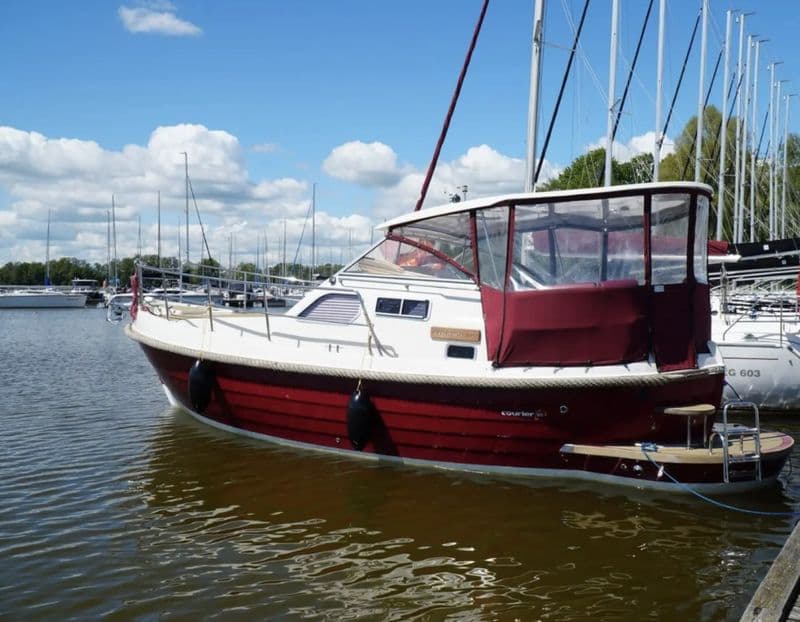 Billet Courier 970 (Motorboat)