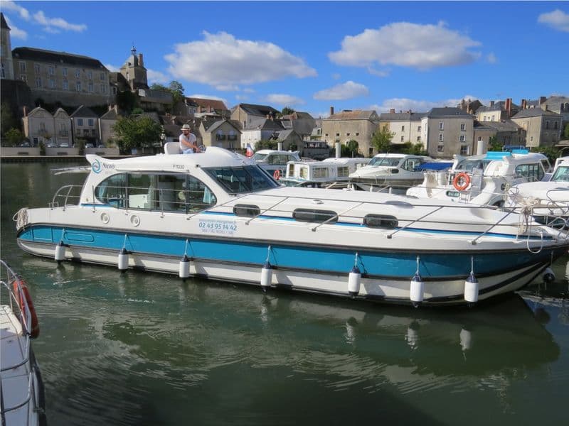 Billet Location de bateau - Nicols Yacht Premium Groupe 8-10 p. (Barge)