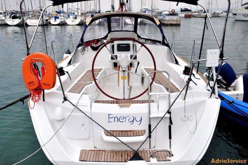 Jeanneau Sun Odyssey 33i (Sailboat)
