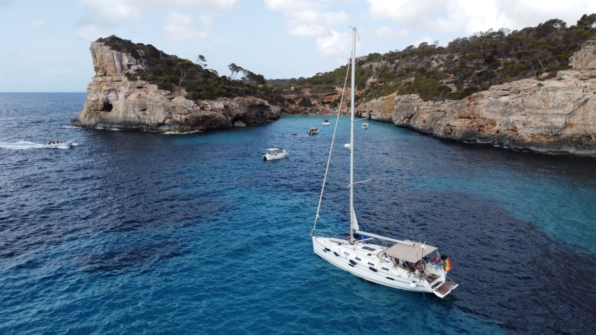 Bavaria 40 Cruiser (Sailboat)