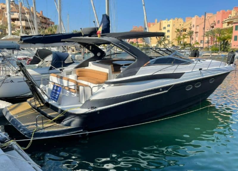 Billet Location de bateau - Régal 4260 Commodore Tiple XXX (Motorboat)