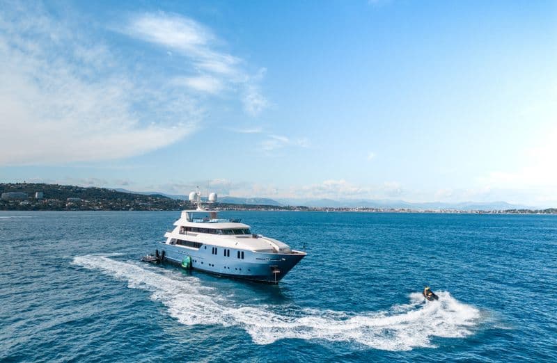 Billet Location de bateau - Concept-Marine Custom tri-deck 42 Metre (Yacht)