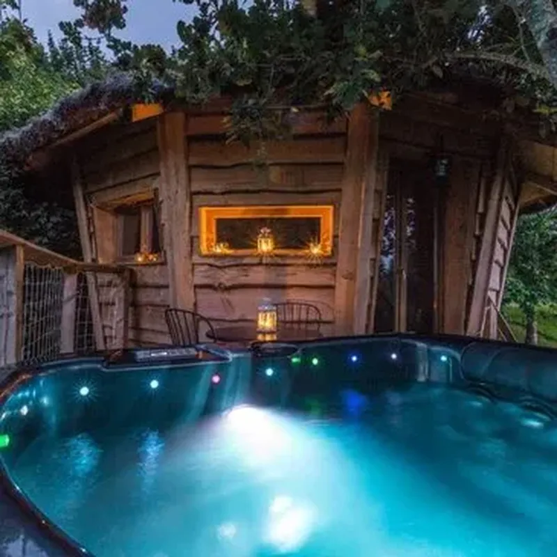 Cabane dans les Arbres avec Spa près d'Auch