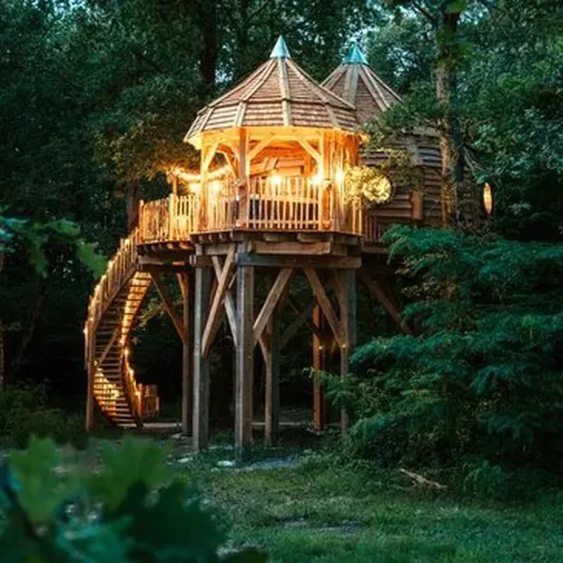 Cabane dans les Arbres avec Spa Privatif près de Bordeaux