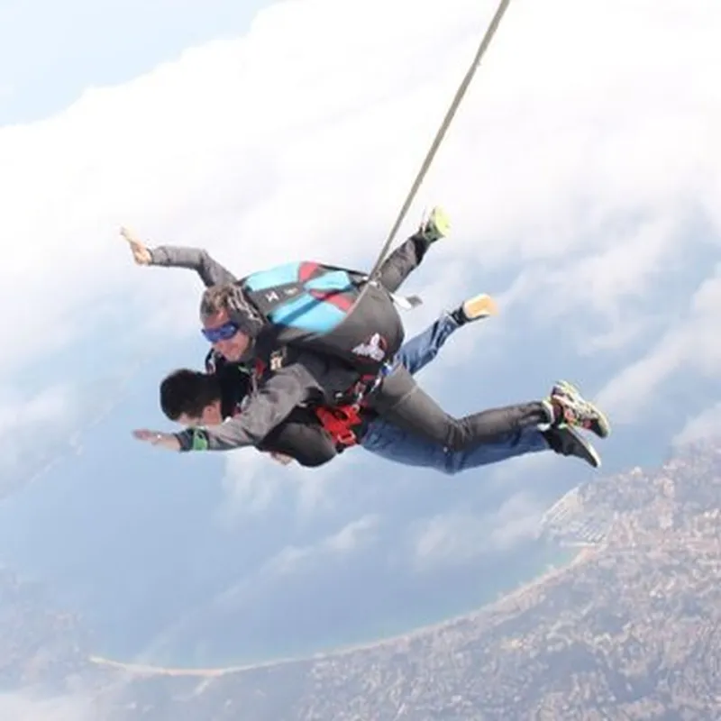 Saut en Parachute en Tandem à Saint-Tropez