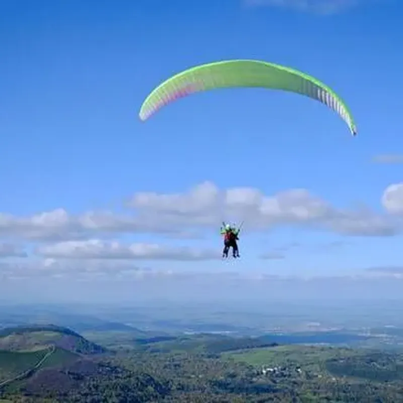 Week-end Survol des Volcans d'Auvergne en Parapente