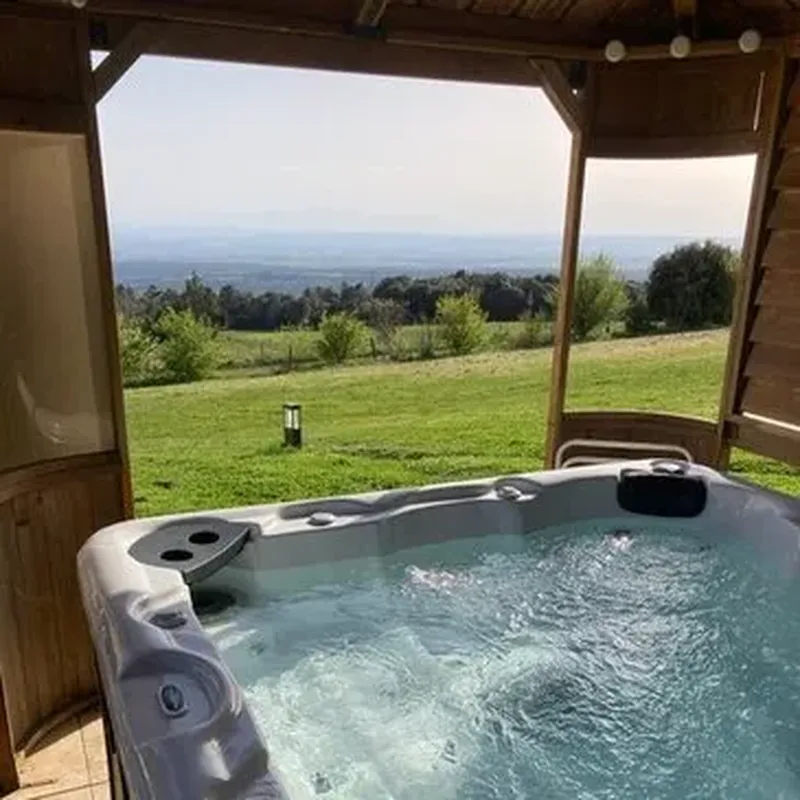 Nuit en Cabane avec Spa au Domaine de Campras à Saissac