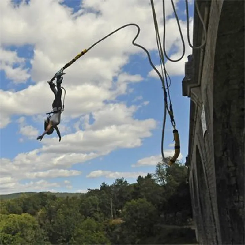 Saut à l'élastique près de Millau
