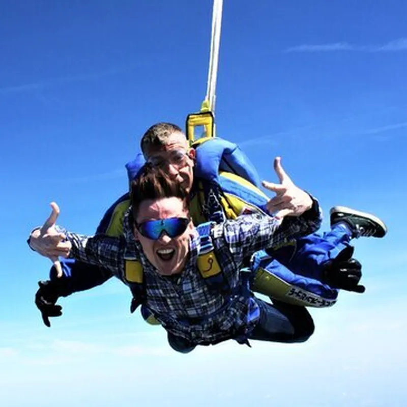 Saut en Parachute Tandem près de Pontoise