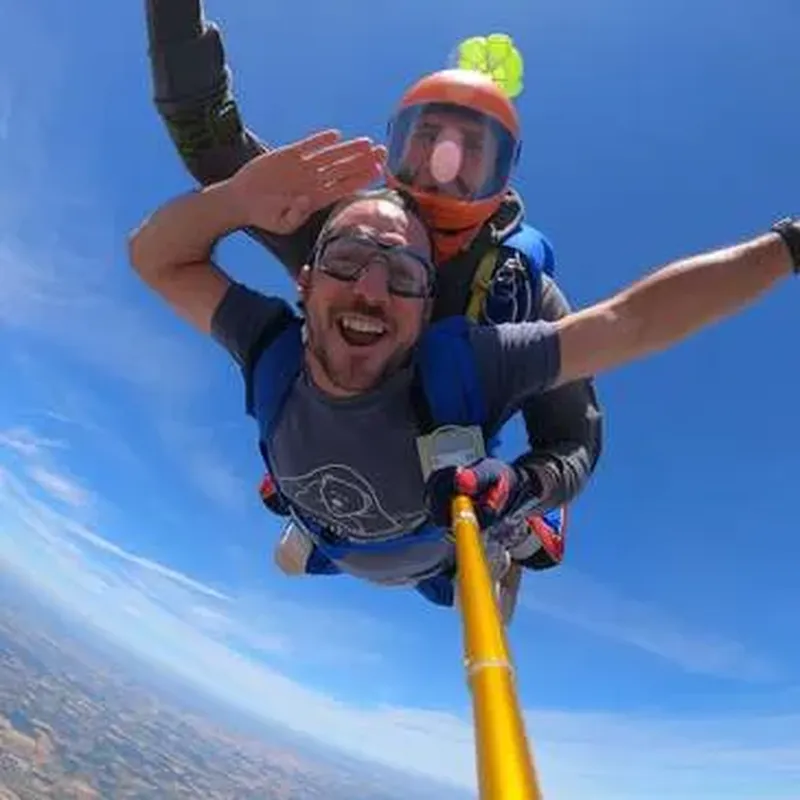 Saut en Parachute Tandem au Mans