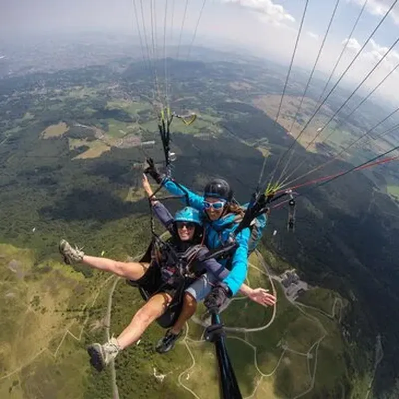 Baptême et Initiation au Parapente - Les Volcans d'Auvergne