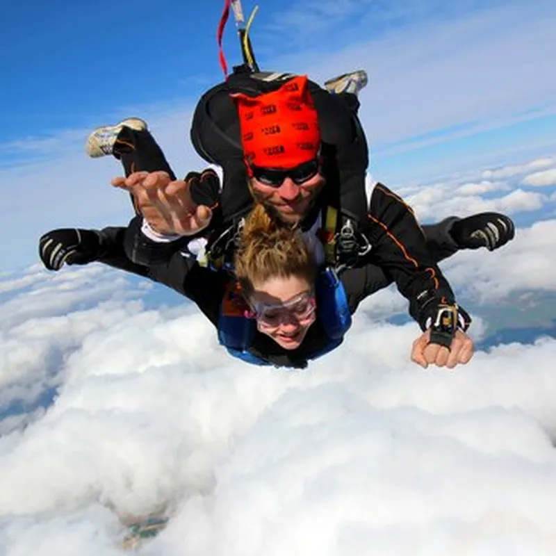 Saut en Parachute Tandem près de Provins