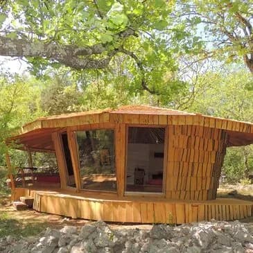 Nuit en Cabane Insolite avec Spa près de Montpellier