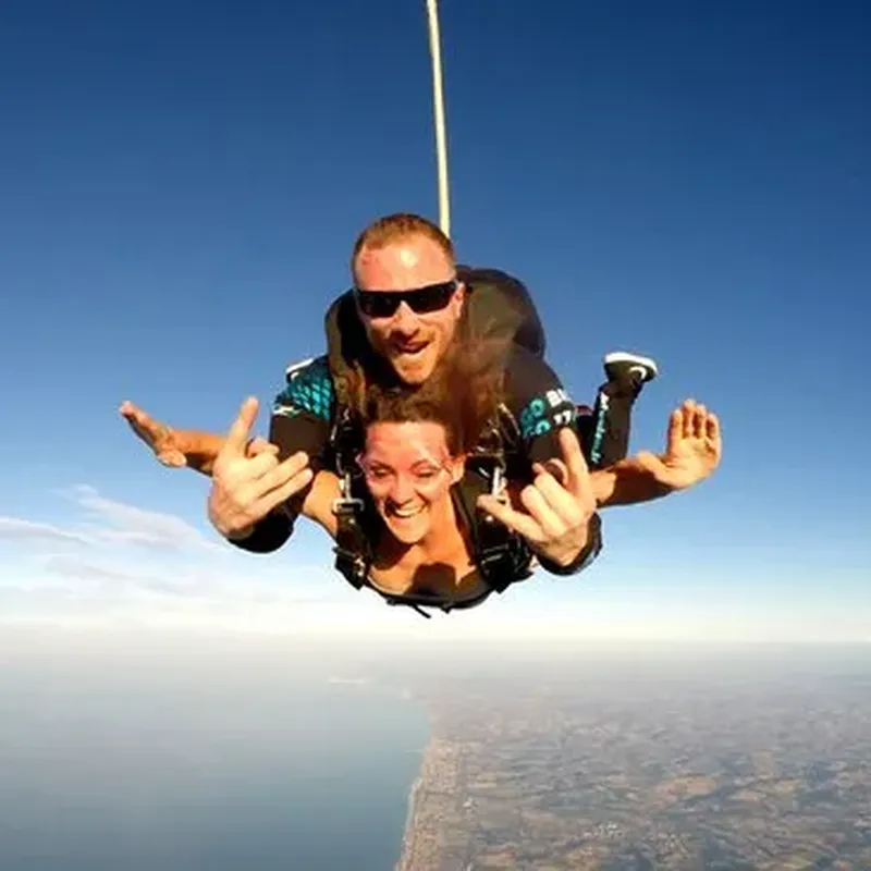 Saut en Parachute Tandem près de Meaux