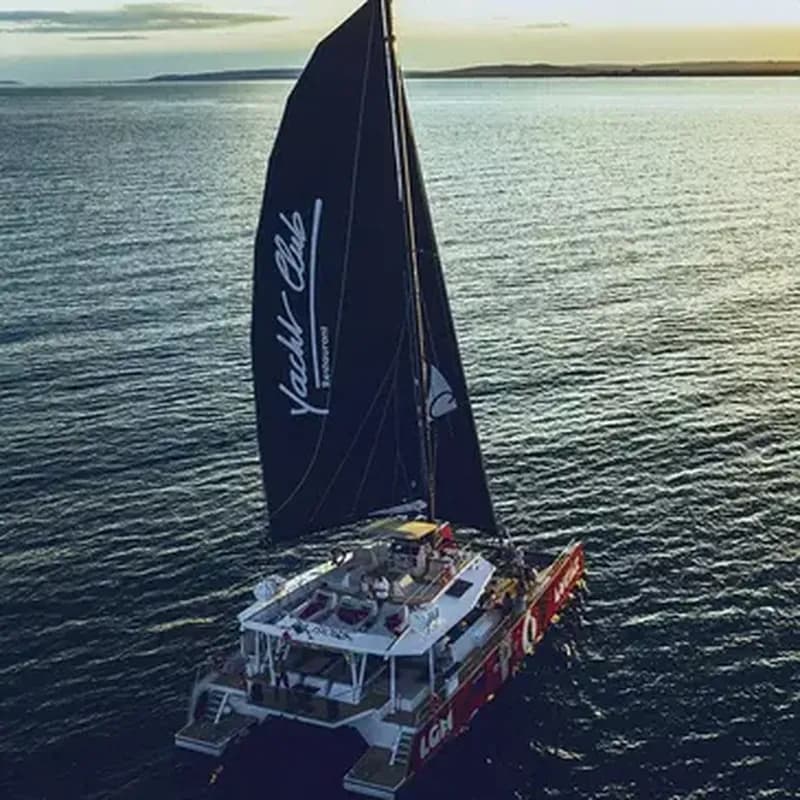 Balade en Catamaran au Coucher de Soleil à La Grande-Motte