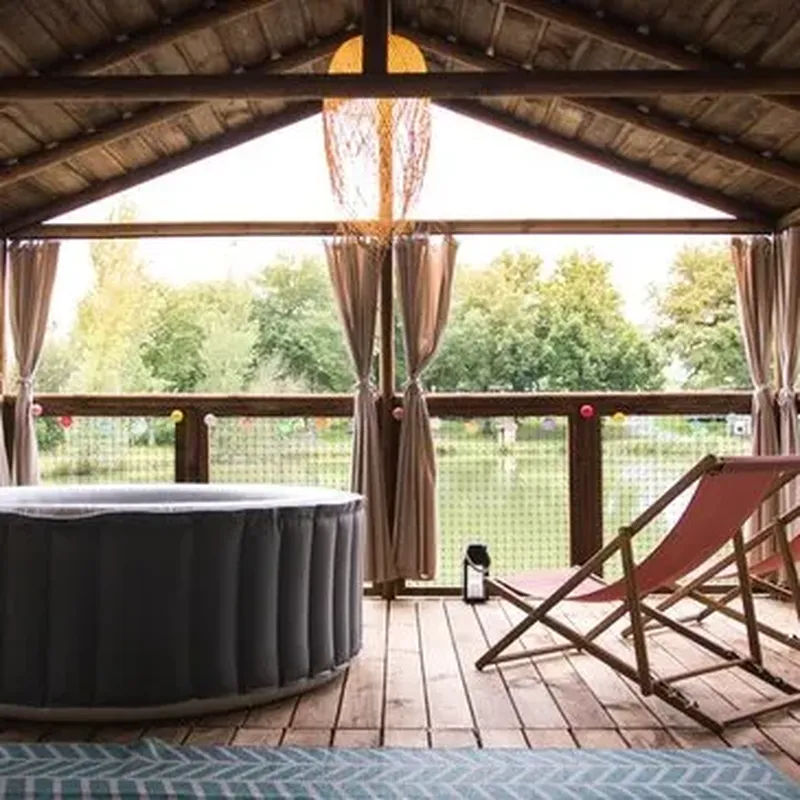 Billet Cabane Luxe sur l'eau avec Jacuzzi privatif près d'Auch