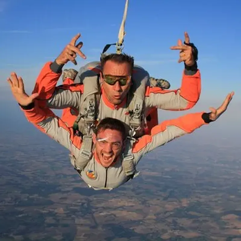 Saut en Parachute Tandem à Villefranche-de-Rouergues