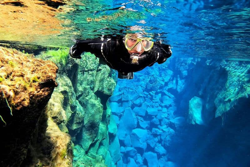 Billet Silfra : Plongée guidée avec masque et tuba en combinaison étanche