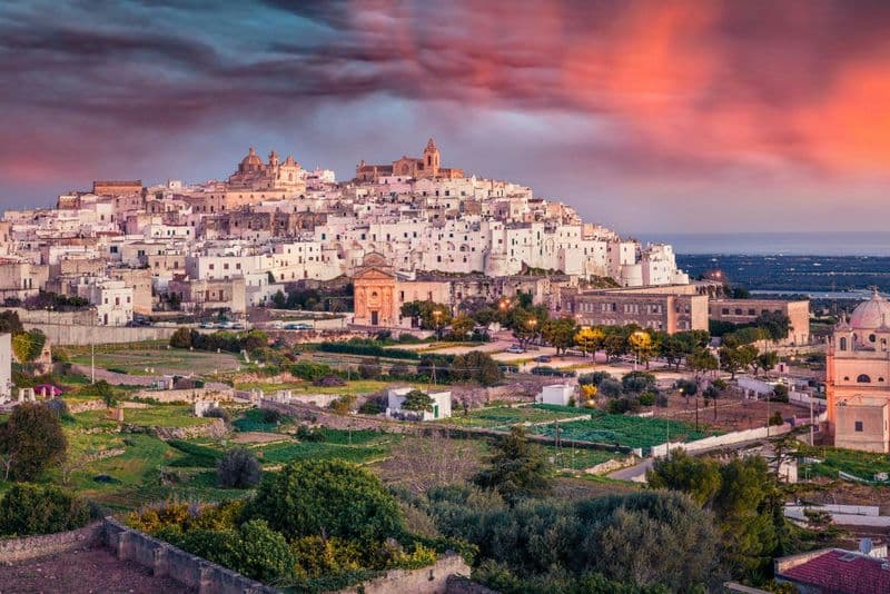 Billet Ostuni, Cisternino et Polignano : visite guidée en petit groupe depuis Bari