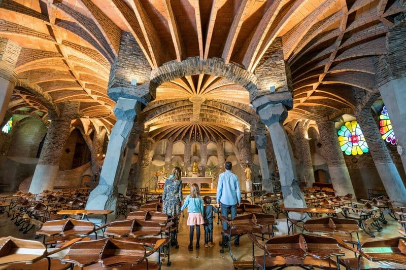 Billet La Crypte de Gaudí & la Colonie Güell depuis Barcelone + guide audio