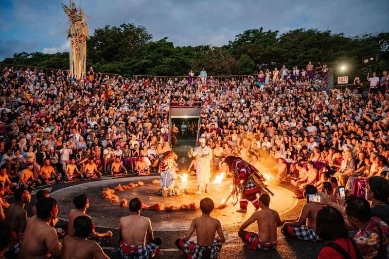 Visite au coucher du soleil du temple d'Uluwatu et danse kecak