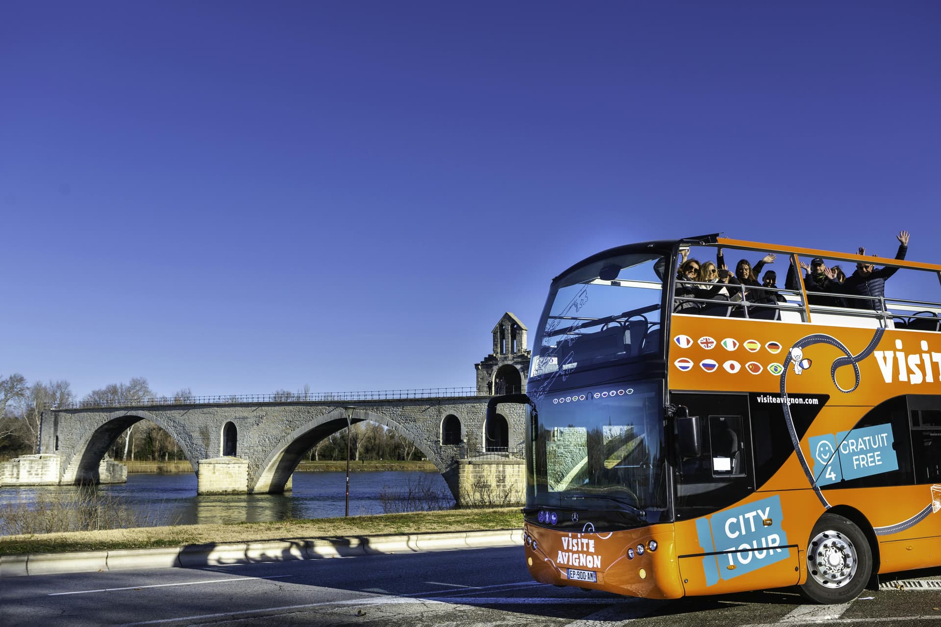 Avignon en bus à arrêts multiples