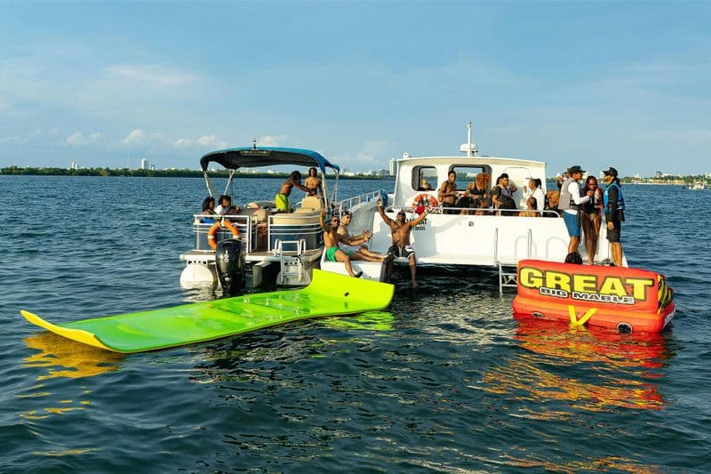 Miami : Excursion en bateau avec Jet Skis, Tubing et Open Bar