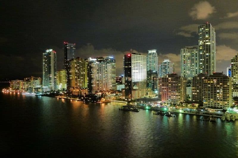 Billet Miami : Croisière nocturne dans la baie de Biscayne sur un yacht de luxe