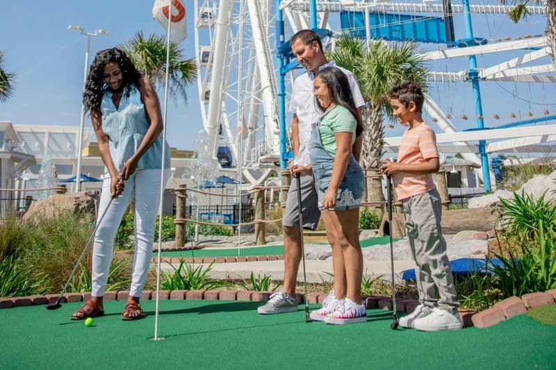 SkyWheel Panama City Beach : Mini Golf