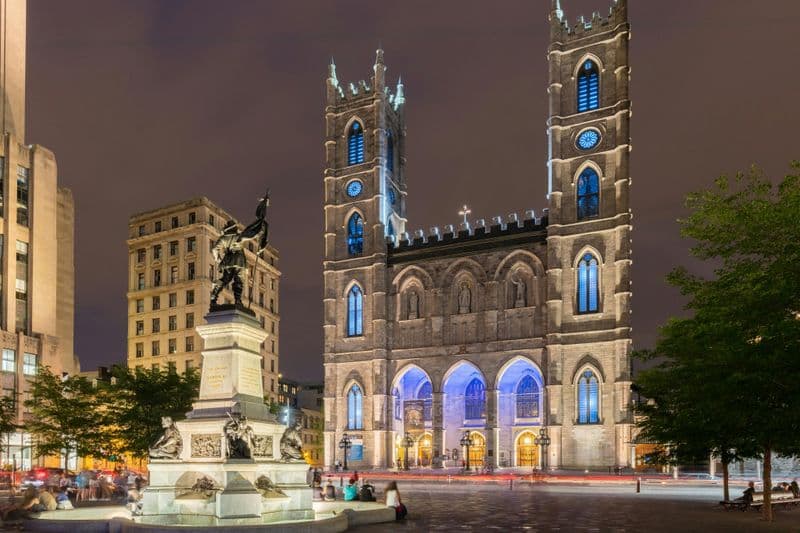 Montréal : Croisière touristique sur le fleuve + expérience AURA à Notre-Dame