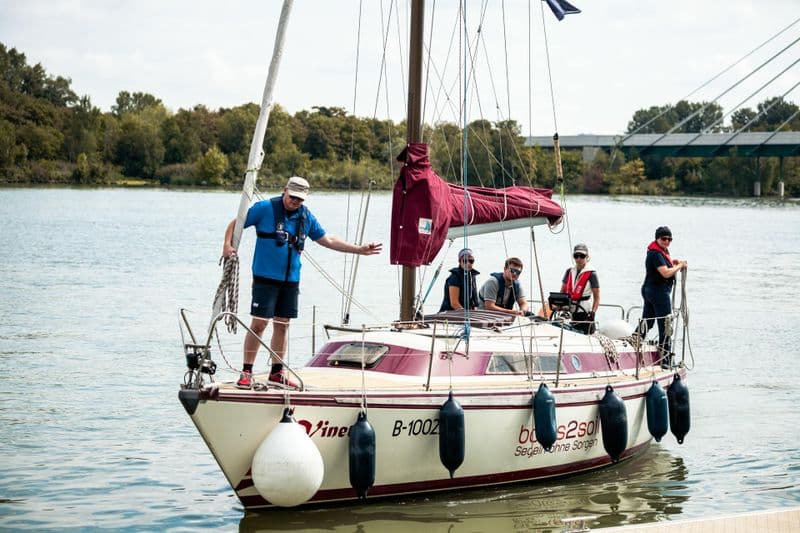 Cours d'initiation à la voile à Vienne avec un skipper professionnel