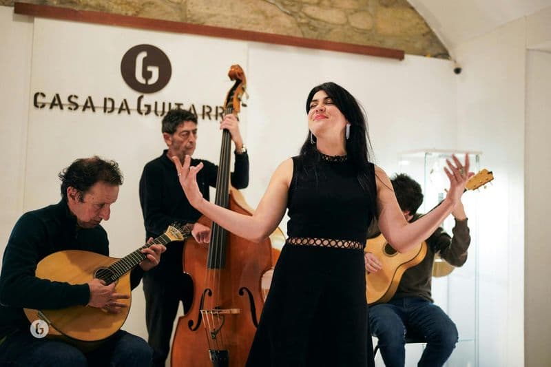 Porto : Concert de fado à la Casa da Guitarra avec du vin de Porto