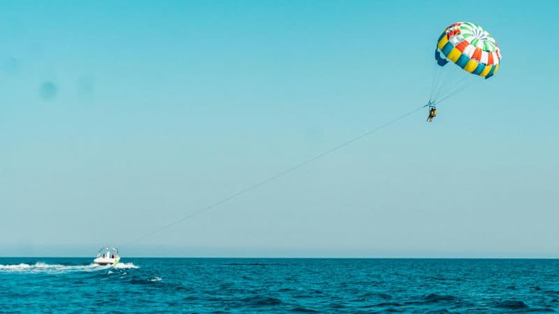 Mykonos Super Paradise Beach : parachute ascensionnel