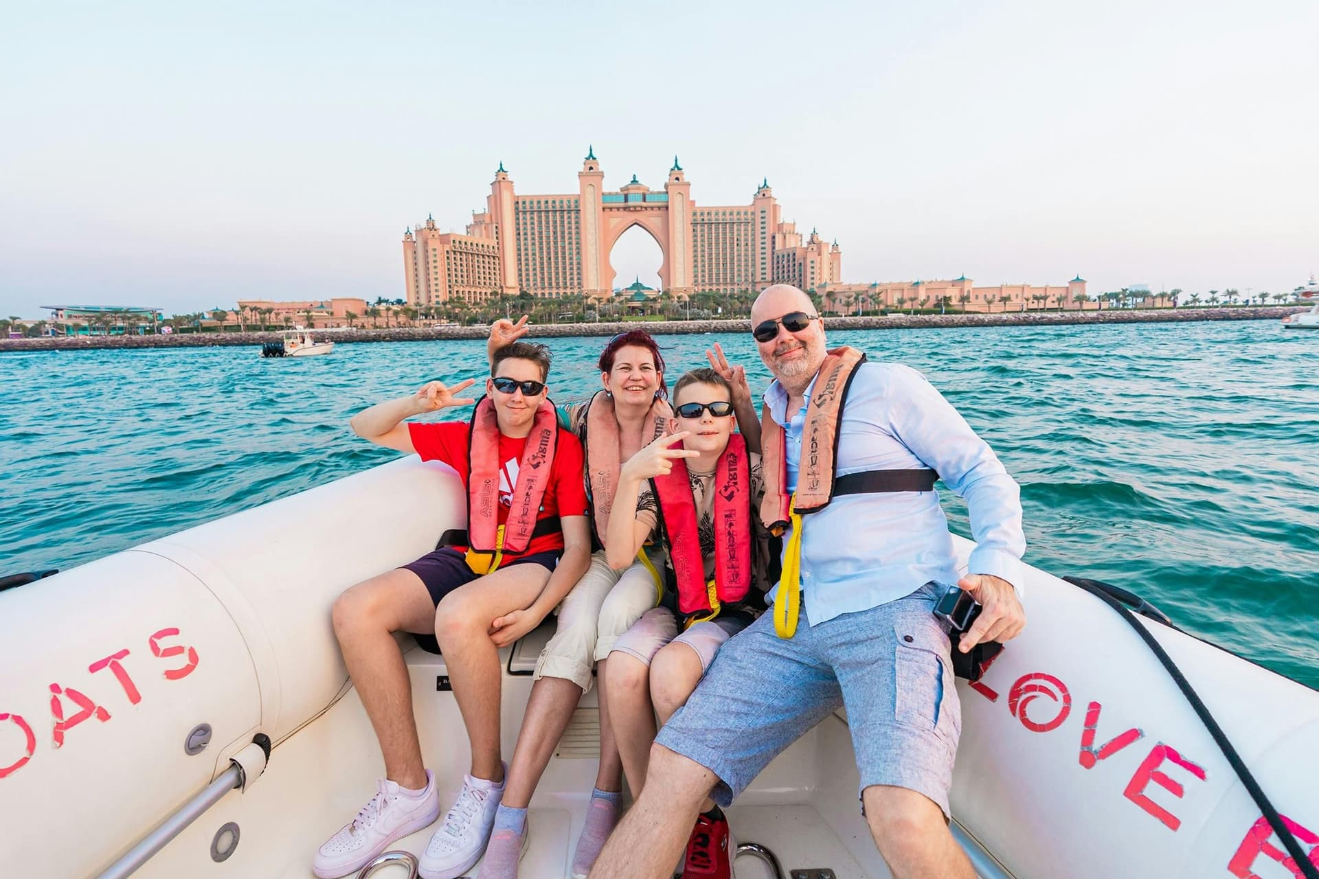 Billet Bateaux d'amour : Excursion en bateau rapide de 75 minutes - Ain Dubai & Atlantis.