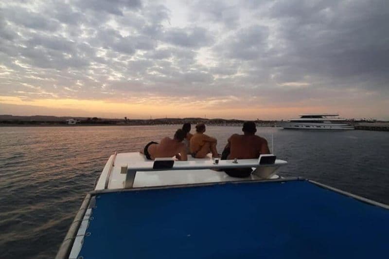 Billet Trouver le Dugong Bateau à moteur privé