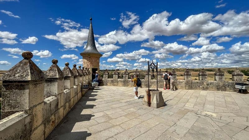 Billet Tolède et Ségovie : Excursion d'une journée depuis Madrid + Entrée à l'Alcazar de Ségovie