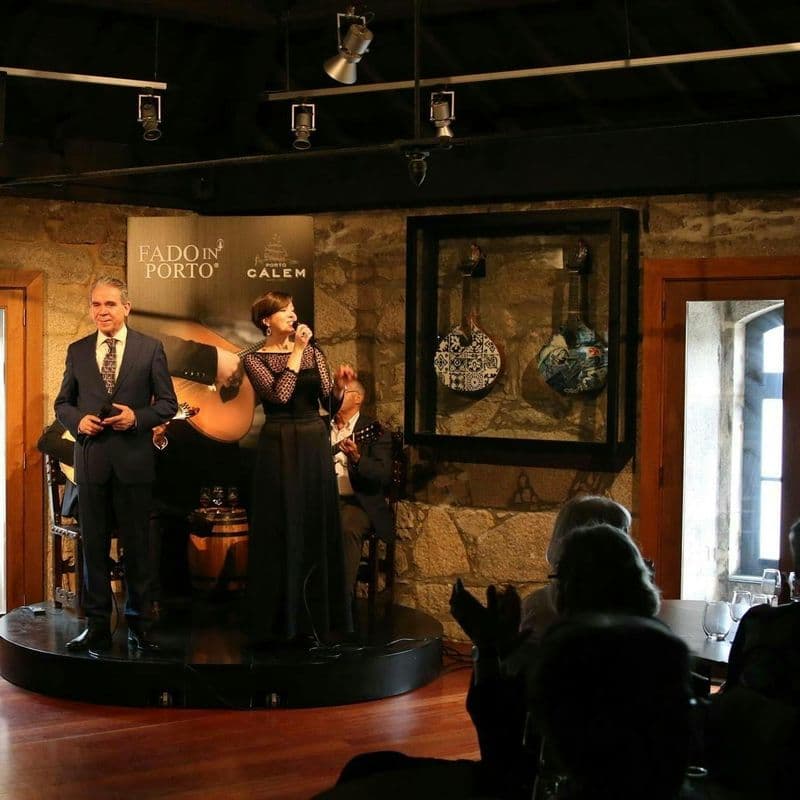 Billet Grottes de Cálem : Visite guidée avec spectacle de fado et vin