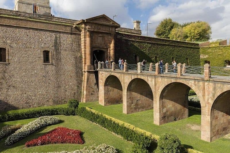 Billet Visite de la vieille ville de Barcelone et de Montjuïc : Visite du château et promenade en téléphérique
