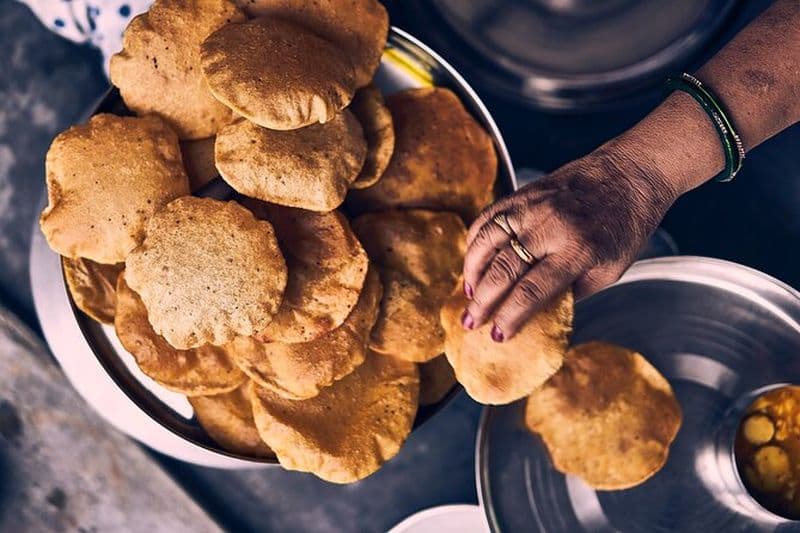 Cours de cuisine traditionnels indiens avec une famille locale