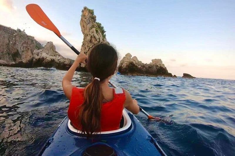 Excursion de 2 heures en kayak sur la côte de Taormina