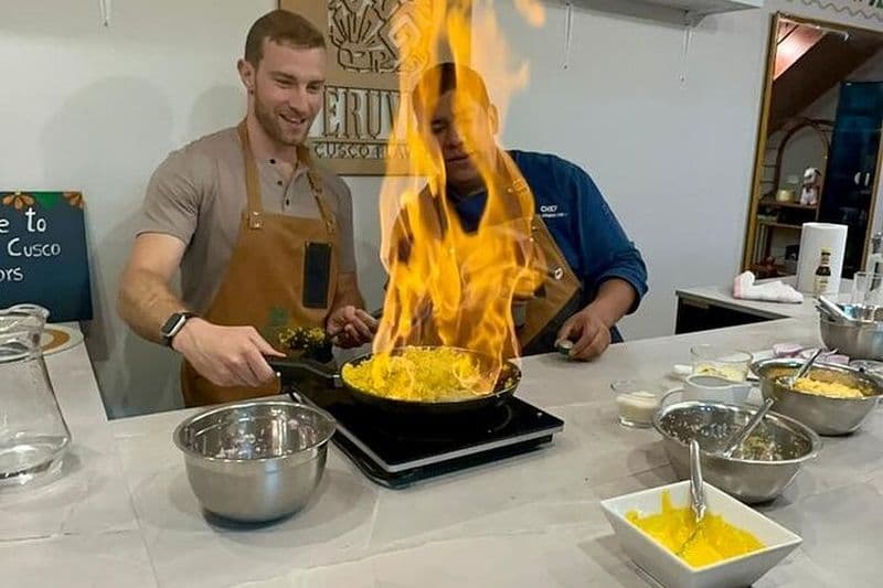 Cours de cuisine végétalienne péruvienne, cocktails et marché local à Cusco