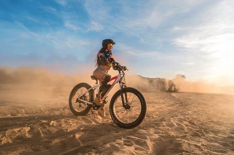 Balade en vélo électrique sur la plage au coucher du soleil avec dîner mexicain et margaritas