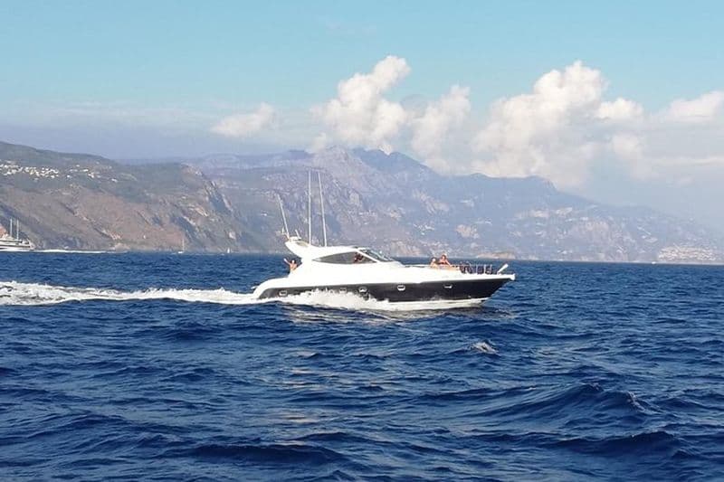 Croisière privée de Naples à Capri et à la côte amalfitaine - yacht 50 '