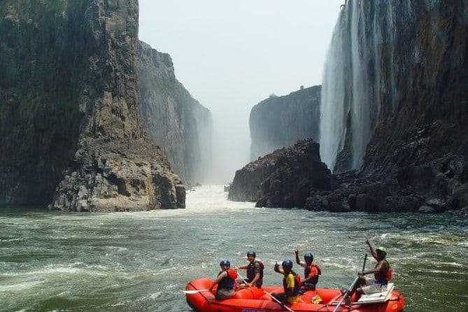 Rafting en eaux vives de classe IV-V sur le fleuve du Zambèze au départ de Victoria Falls