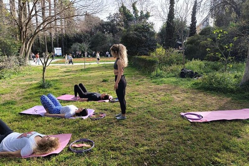 Billet Pilates du lever du soleil et détente au jardin national