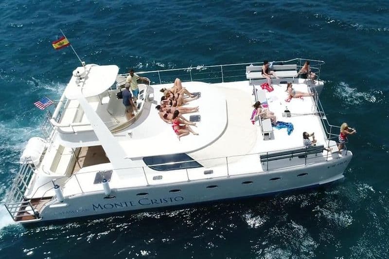 Location de catamaran privé avec transfert, buffet et plongée en apnée