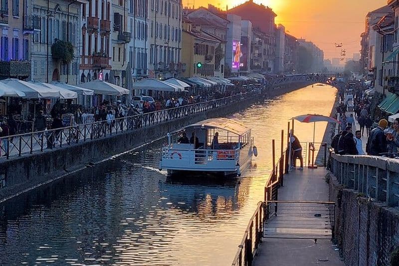 Tour en bateau Navigli au coucher du soleil à Milan avec Aperitivo en option
