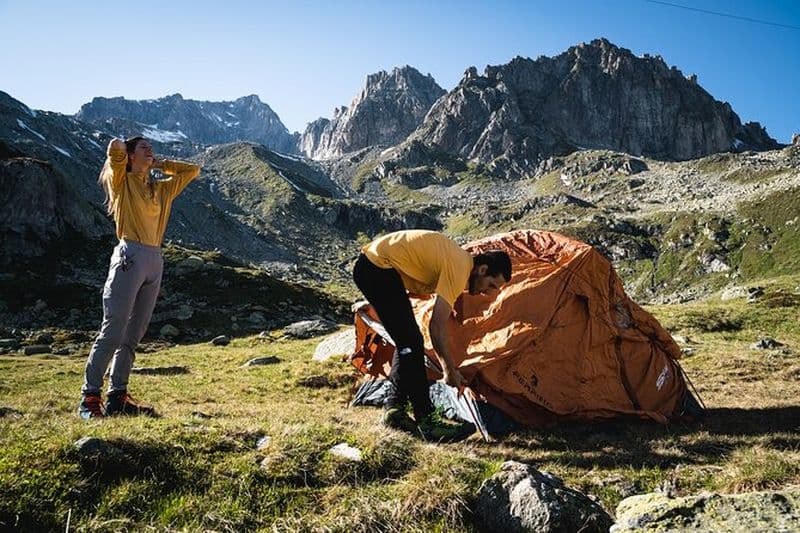 Camping sauvage et randonnée aventure dans le centre de la Suisse