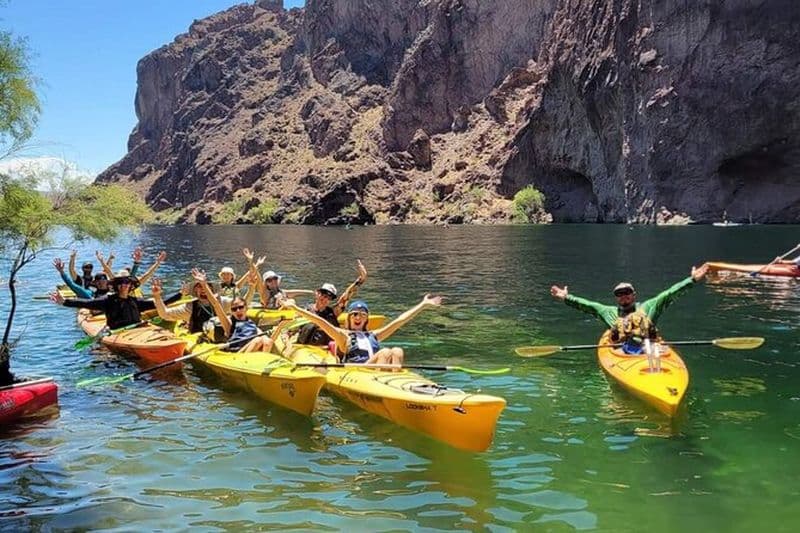 Excursion en kayak de grotte d'émeraude en petit groupe sur le fleuve Colorado
