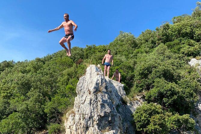 Plongée en apnée et saut de falaise